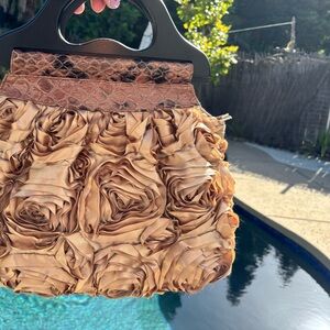 Purse beautiful unique party and dressy.